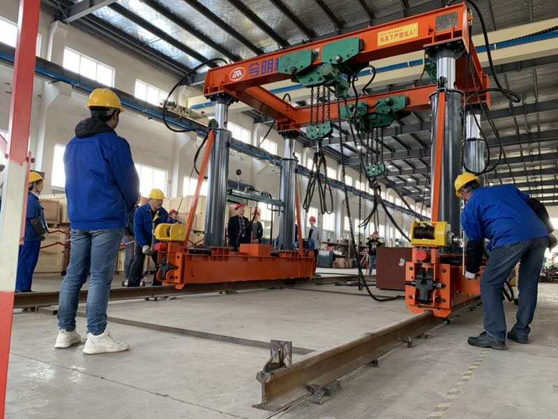 南京今明機(jī)械工程有限公司自主研發(fā)國內(nèi)首臺(tái)20噸氣動(dòng)起重機(jī)成功驗(yàn)收！
